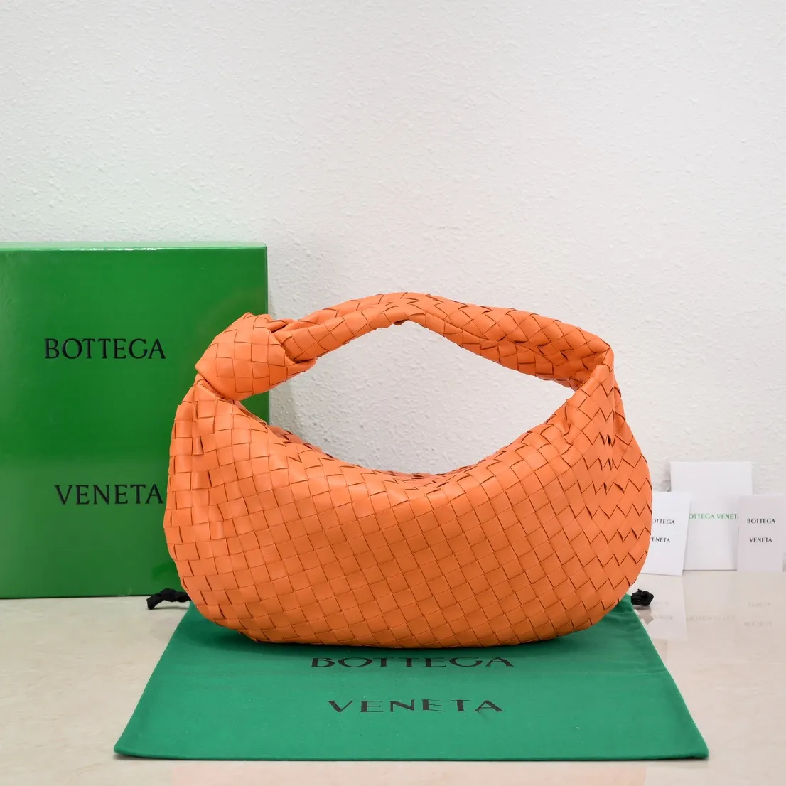 Batch 1860 Early spring new products#, cool style, retro style, full of vitality, free and easy, distinctive personality brings multi-layered charm to daily wardrobe~ 🔝The soft and flowing fabric conveys a soft touch# A relaxed and comfortable feeling is newly interpreted in the silhouette· Croissant woven sheepskin Size: Width 40 Height 48 Thick 16 [6698#]